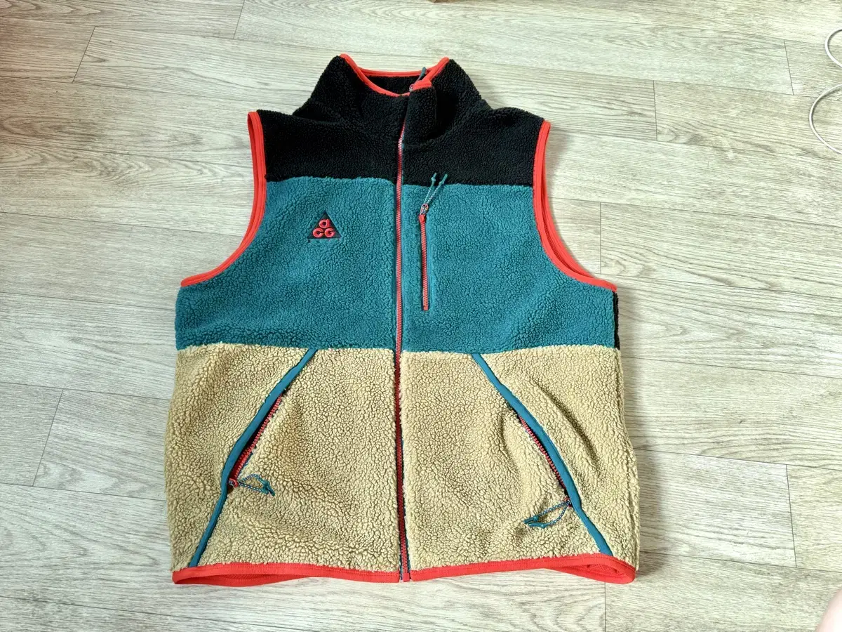 Nike ACG Vest Black Parachute Beige